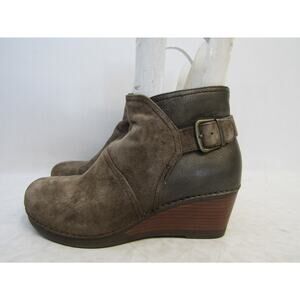Dansko Womens Size 39 EUR Brown Suede Zip Buckle Ankle Fashion Boots Bootie